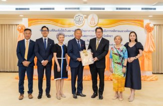 มูลนิธิถาวร–อุษา พรประภา มอบที่ดิน 10 ไร่แก่สำนักงานอัยการสูงสุด เพื่อพัฒนาศักยภาพงานยุติธรรมในพื้นที่พัทยา